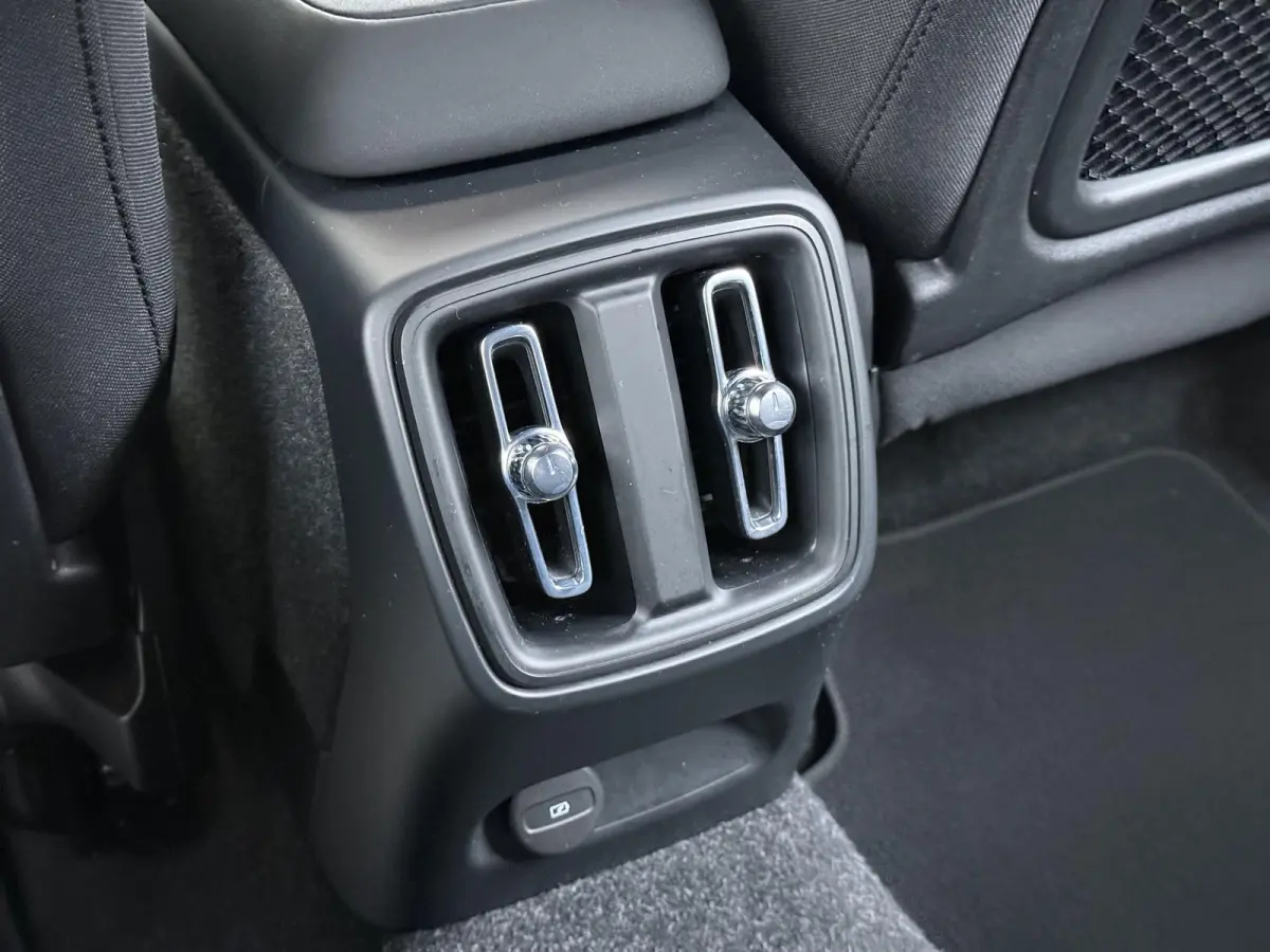 Core 70 kWh SOH 91%| ELEK. TREKHAAK| WINTERPAKKET| STOEL +STUURVERWARMING| WARMTEPOMP| ACHTERUITRIJCAMERA| RIJKLAARPRIJS INCL. 12 MND BOVAG GARANTIE
