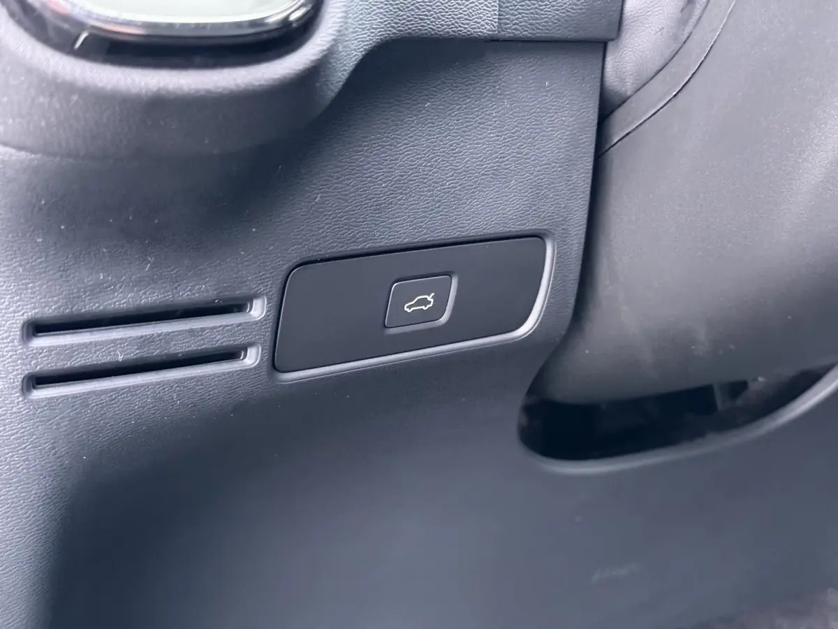 Core 70 kWh SOH 91%| ELEK. TREKHAAK| WINTERPAKKET| STOEL +STUURVERWARMING| WARMTEPOMP| ACHTERUITRIJCAMERA| RIJKLAARPRIJS INCL. 12 MND BOVAG GARANTIE
