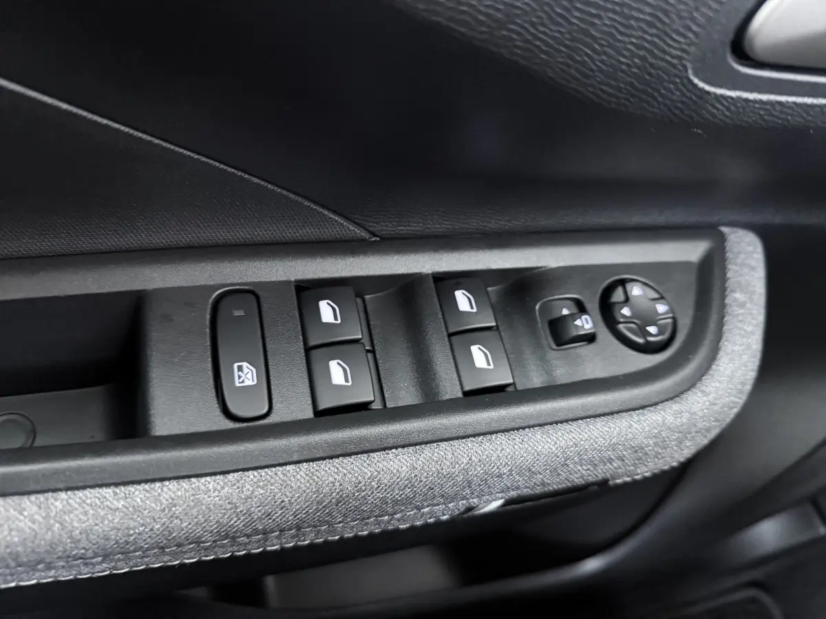 Extended range GS 54 kWh 8 JAAR GARANTIE / Navigatie / Camera / Stuur -en Stoelverwarmd / Dodehoek / Parkeersensoren / Carplay / LED
