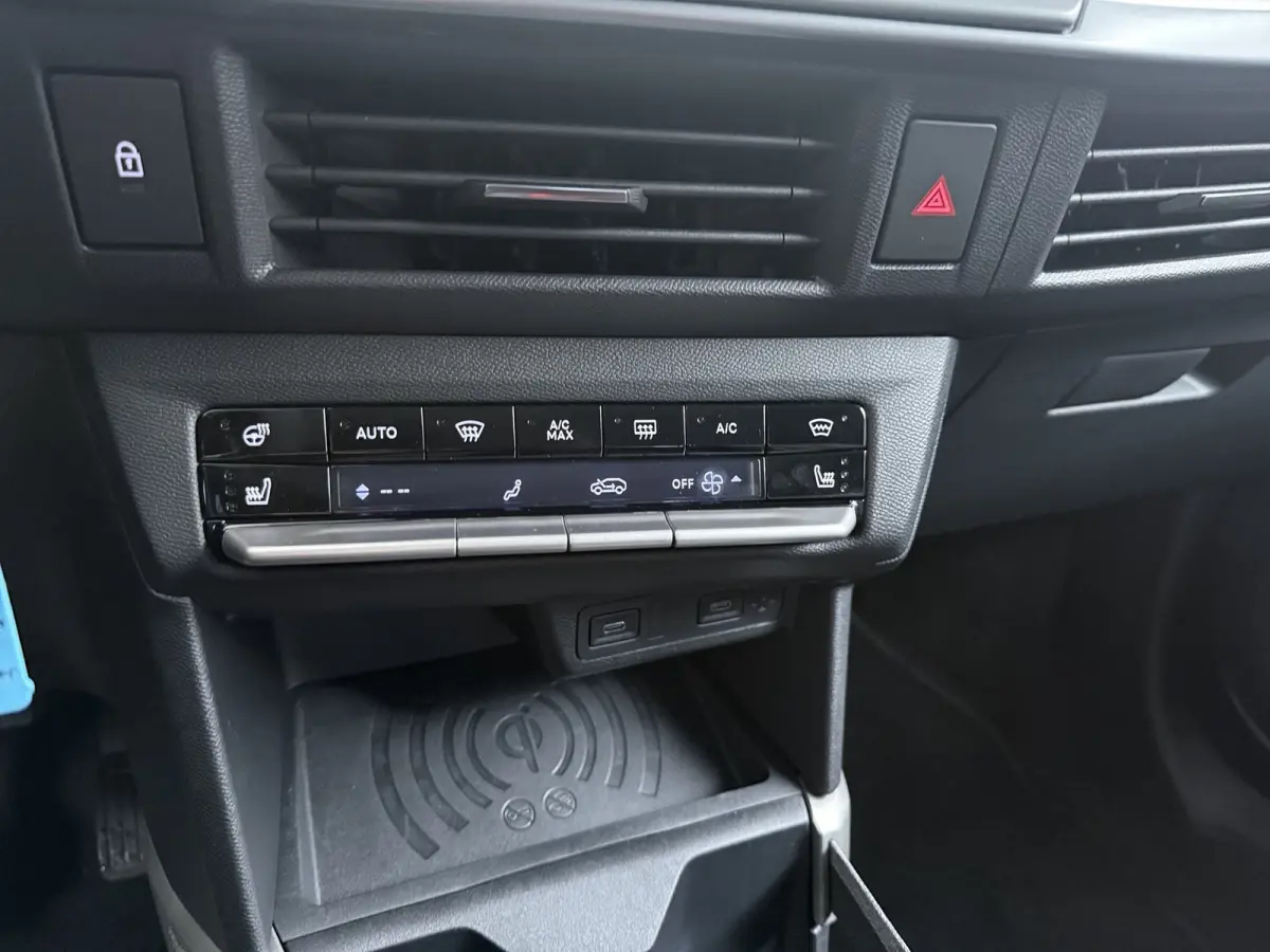 Extended range GS 54 kWh 8 JAAR GARANTIE / Navigatie / Camera / Stuur -en Stoelverwarmd / Dodehoek / Parkeersensoren / Carplay / LED