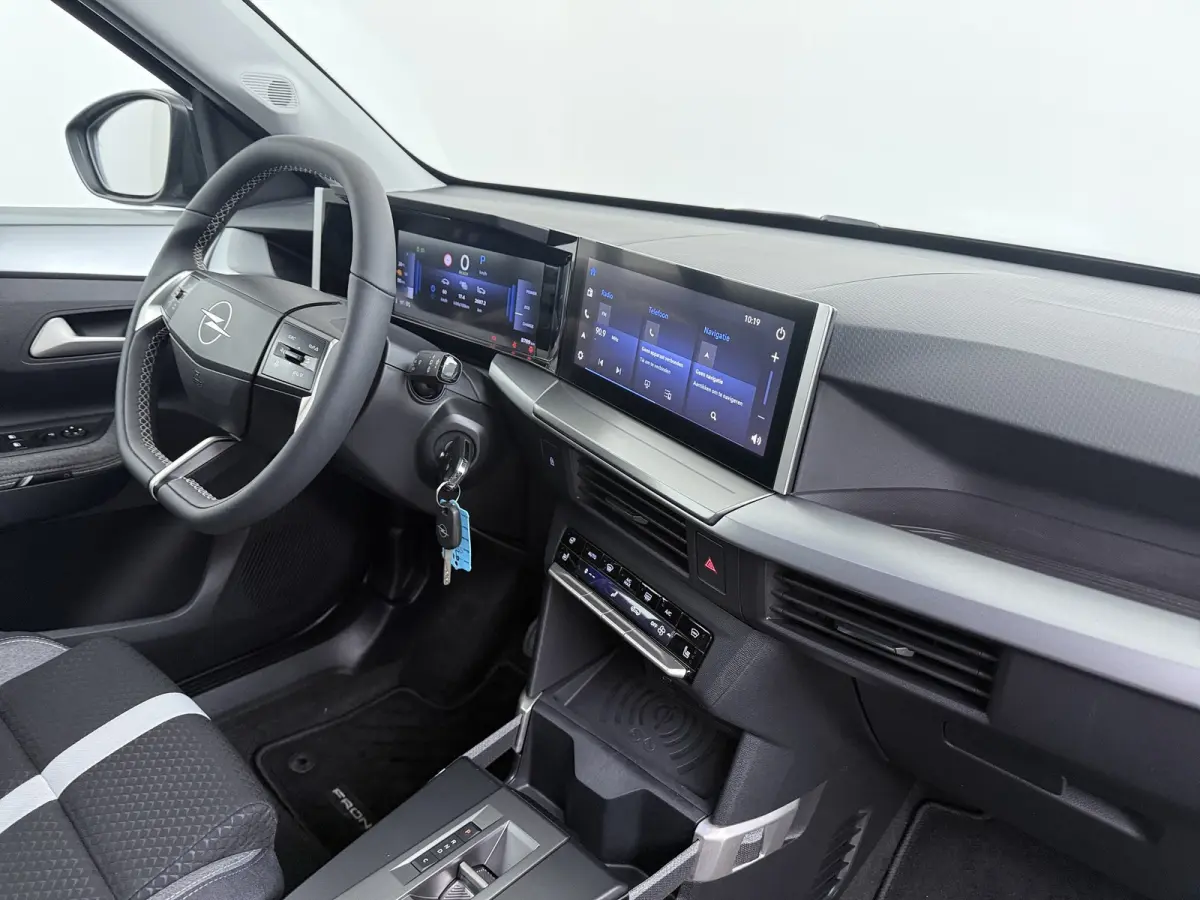 Extended range GS 54 kWh 8 JAAR GARANTIE / Navigatie / Camera / Stuur -en Stoelverwarmd / Dodehoek / Parkeersensoren / Carplay / LED