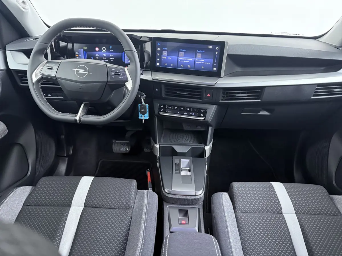 Extended range GS 54 kWh 8 JAAR GARANTIE / Navigatie / Camera / Stuur -en Stoelverwarmd / Dodehoek / Parkeersensoren / Carplay / LED