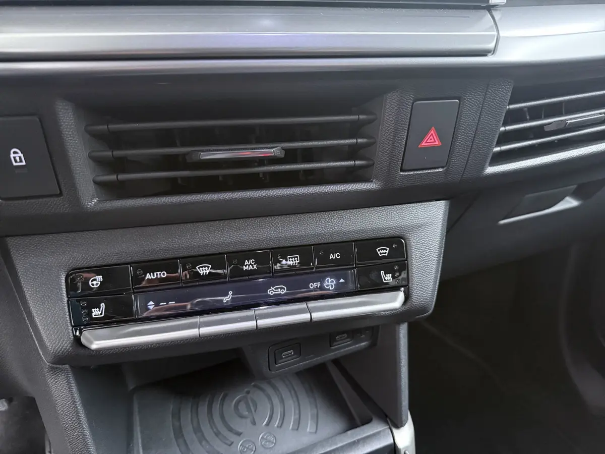 Extended range GS 54 kWh 8 JAAR GARANTIE / Navigatie / Camera / Stuur -en Stoelverwarmd / Dodehoek / Parkeersensoren / Carplay / LED