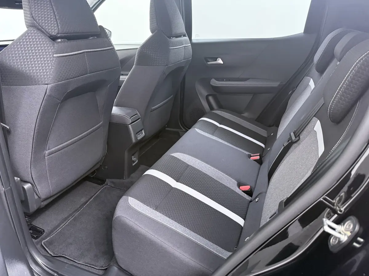 Extended range GS 54 kWh 8 JAAR GARANTIE / Navigatie / Camera / Stuur -en Stoelverwarmd / Dodehoek / Parkeersensoren / Carplay / LED