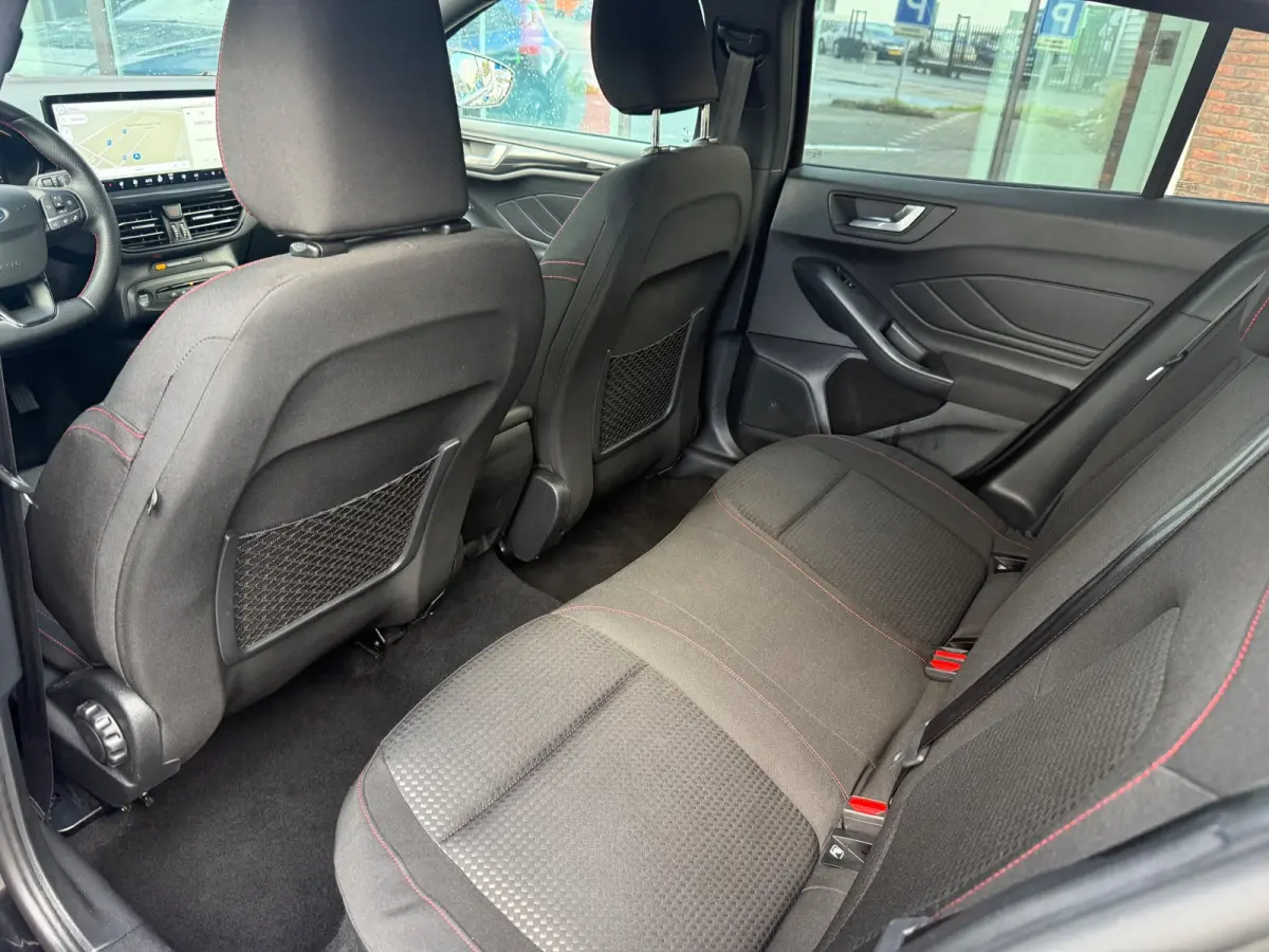1.0 EcoBoost Hybrid ST Line - Camera - Navi & Carplay - Winterpakket - Cruise