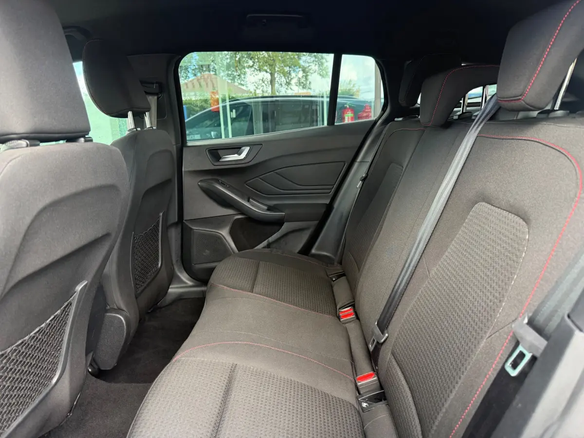 1.0 EcoBoost Hybrid ST Line - Camera - Navi & Carplay - Winterpakket - Cruise