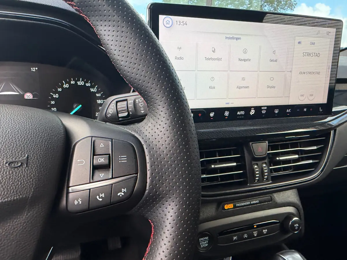 1.0 EcoBoost Hybrid ST Line - Camera - Navi & Carplay - Winterpakket - Cruise