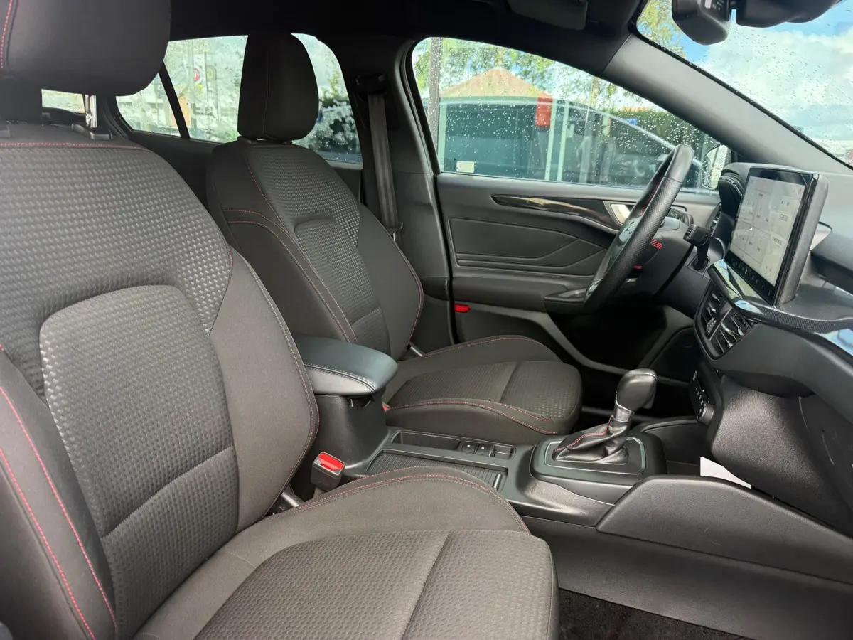 1.0 EcoBoost Hybrid ST Line - Camera - Navi & Carplay - Winterpakket - Cruise
