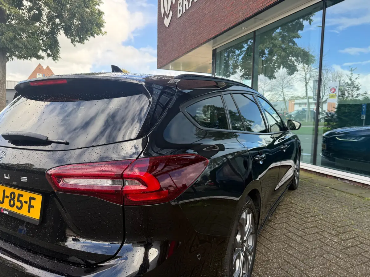 1.0 EcoBoost Hybrid ST Line - Camera - Navi & Carplay - Winterpakket - Cruise