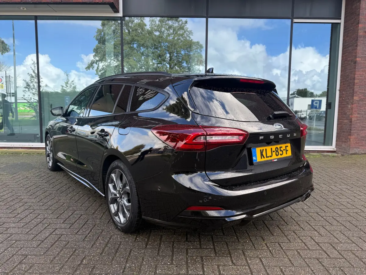 1.0 EcoBoost Hybrid ST Line - Camera - Navi & Carplay - Winterpakket - Cruise