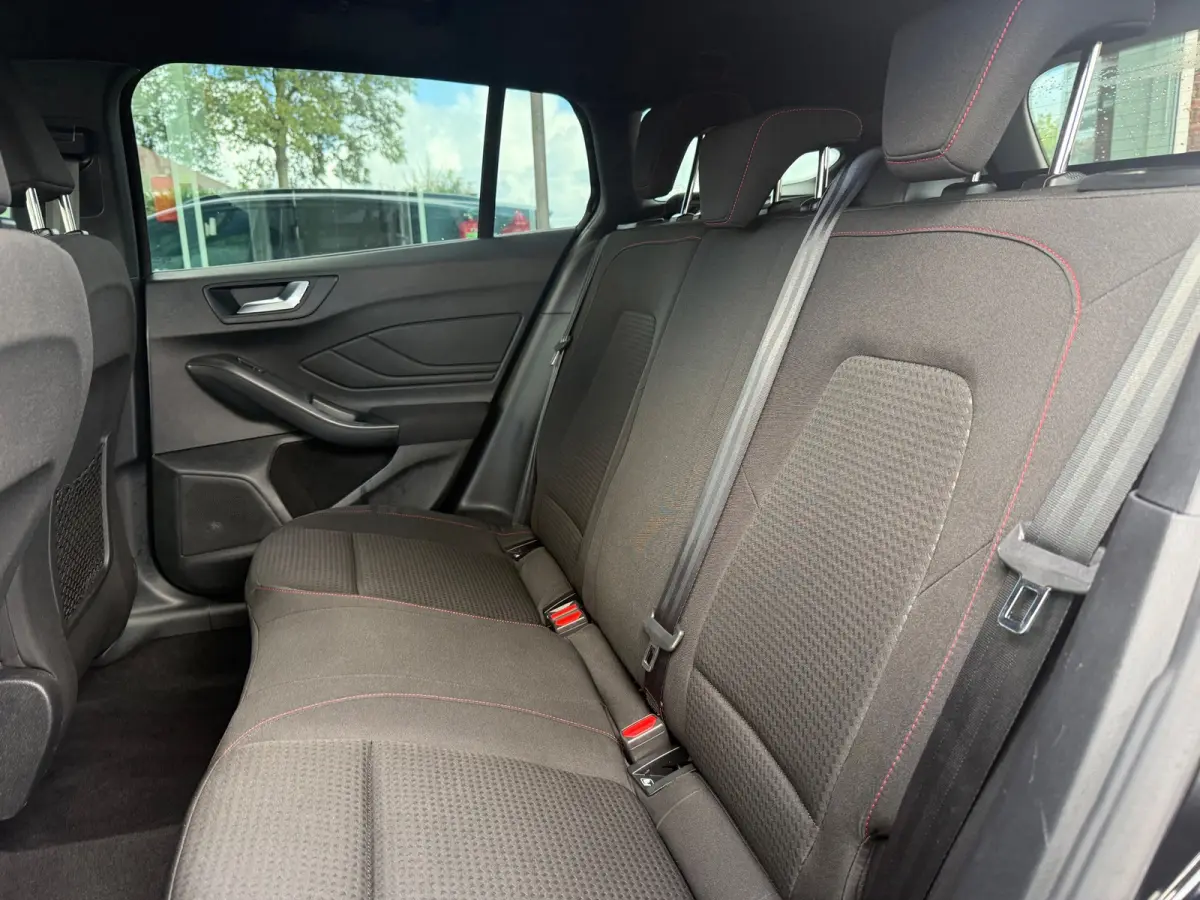 1.0 EcoBoost Hybrid ST Line - Camera - Navi & Carplay - Winterpakket - Cruise