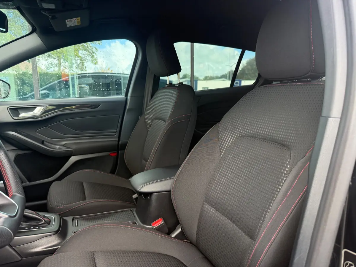 1.0 EcoBoost Hybrid ST Line - Camera - Navi & Carplay - Winterpakket - Cruise