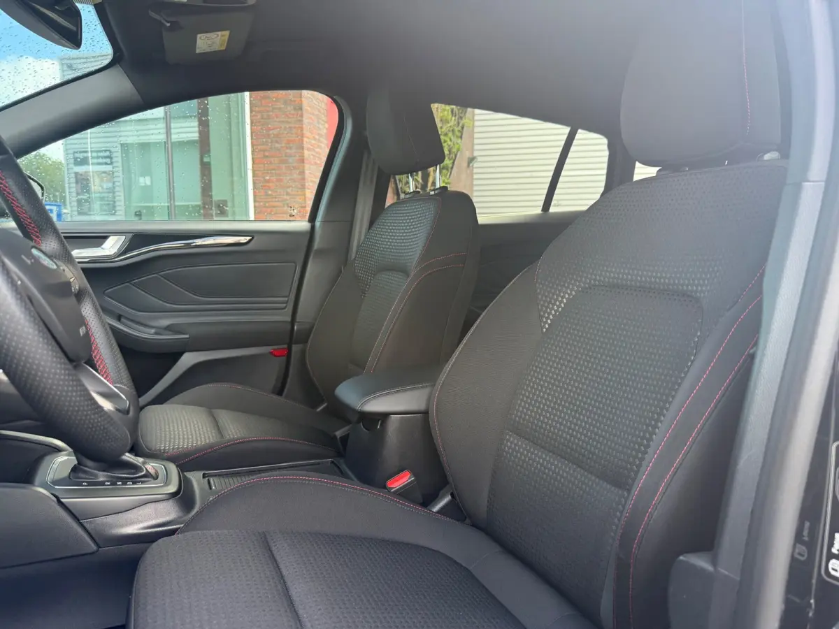 1.0 EcoBoost Hybrid ST Line - Camera - Navi & Carplay - Winterpakket - Cruise