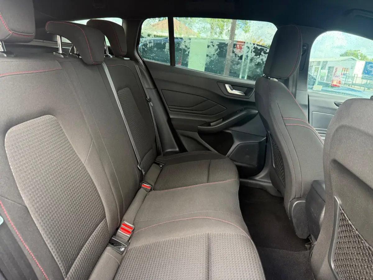 1.0 EcoBoost Hybrid ST Line - Camera - Navi & Carplay - Winterpakket - Cruise