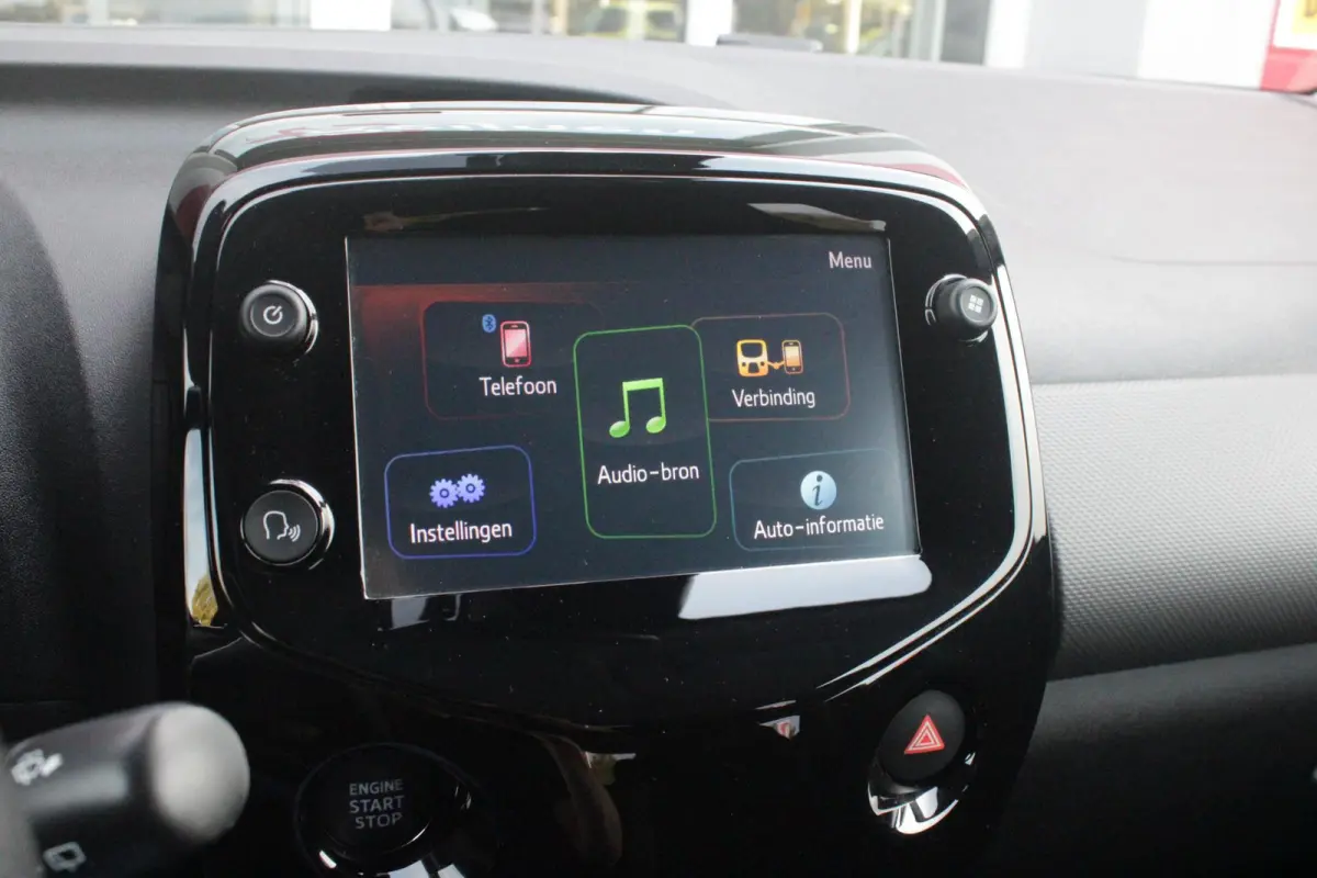 1.0 e-VTi 72PK ALLURE TOP! | CLIMATE CONTROL | ACHTERUITRIJ CAMERA | APPLE CARPLAY/ANDROID AUTO | CRUISE CONTROL | DAB+ RADIO | KEYLESS ENTRY/START | LANE ASSIST | LICHTMETALEN VELGEN |