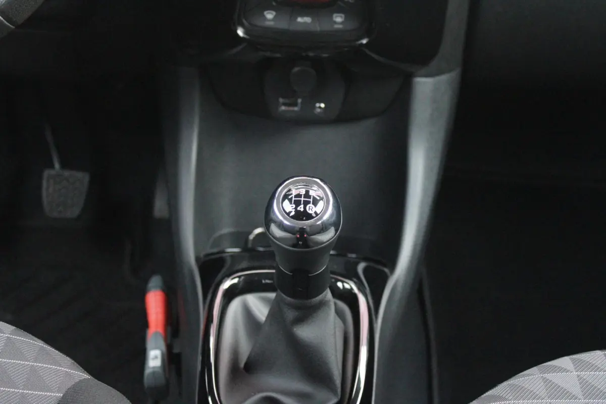 1.0 e-VTi 72PK ALLURE TOP! | CLIMATE CONTROL | ACHTERUITRIJ CAMERA | APPLE CARPLAY/ANDROID AUTO | CRUISE CONTROL | DAB+ RADIO | KEYLESS ENTRY/START | LANE ASSIST | LICHTMETALEN VELGEN |