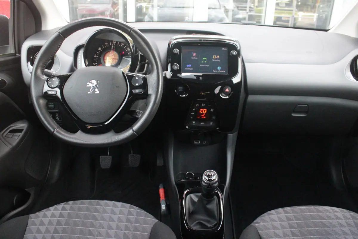 1.0 e-VTi 72PK ALLURE TOP! | CLIMATE CONTROL | ACHTERUITRIJ CAMERA | APPLE CARPLAY/ANDROID AUTO | CRUISE CONTROL | DAB+ RADIO | KEYLESS ENTRY/START | LANE ASSIST | LICHTMETALEN VELGEN |
