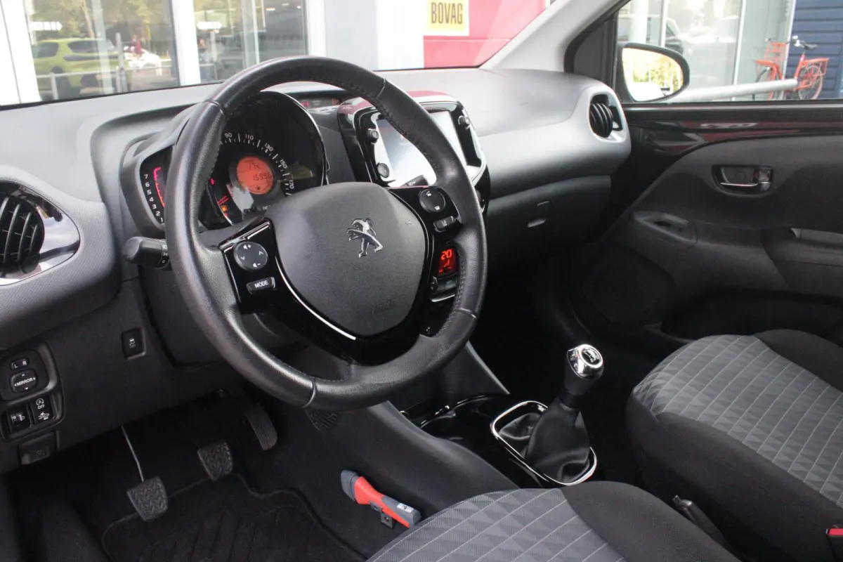 1.0 e-VTi 72PK ALLURE TOP! | CLIMATE CONTROL | ACHTERUITRIJ CAMERA | APPLE CARPLAY/ANDROID AUTO | CRUISE CONTROL | DAB+ RADIO | KEYLESS ENTRY/START | LANE ASSIST | LICHTMETALEN VELGEN |