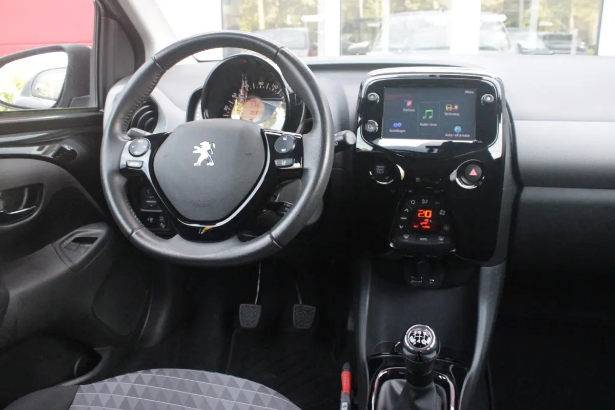 1.0 e-VTi 72PK ALLURE TOP! | CLIMATE CONTROL | ACHTERUITRIJ CAMERA | APPLE CARPLAY/ANDROID AUTO | CRUISE CONTROL | DAB+ RADIO | KEYLESS ENTRY/START | LANE ASSIST | LICHTMETALEN VELGEN |
