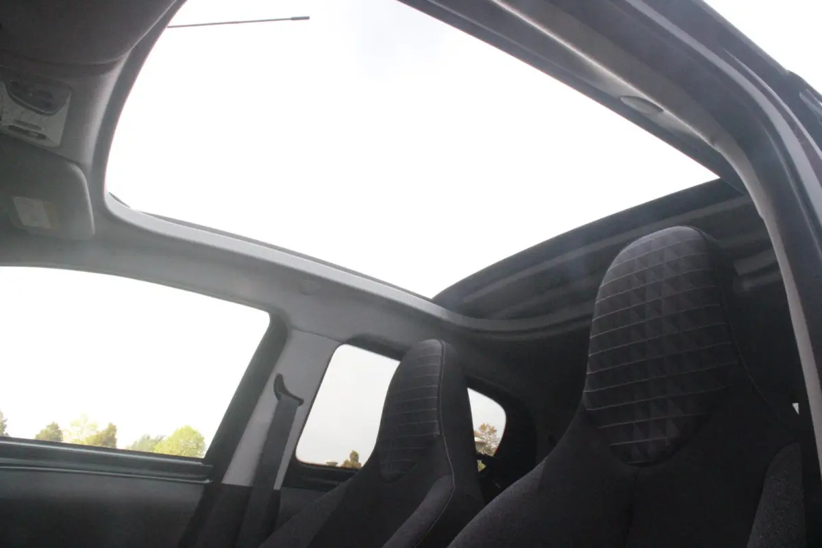 1.0 e-VTi 72PK ALLURE TOP! | CLIMATE CONTROL | ACHTERUITRIJ CAMERA | APPLE CARPLAY/ANDROID AUTO | CRUISE CONTROL | DAB+ RADIO | KEYLESS ENTRY/START | LANE ASSIST | LICHTMETALEN VELGEN |