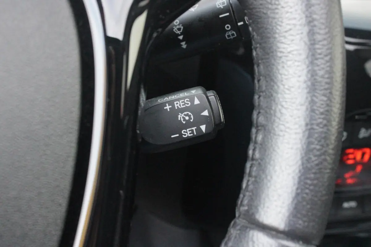 1.0 e-VTi 72PK ALLURE TOP! | CLIMATE CONTROL | ACHTERUITRIJ CAMERA | APPLE CARPLAY/ANDROID AUTO | CRUISE CONTROL | DAB+ RADIO | KEYLESS ENTRY/START | LANE ASSIST | LICHTMETALEN VELGEN |
