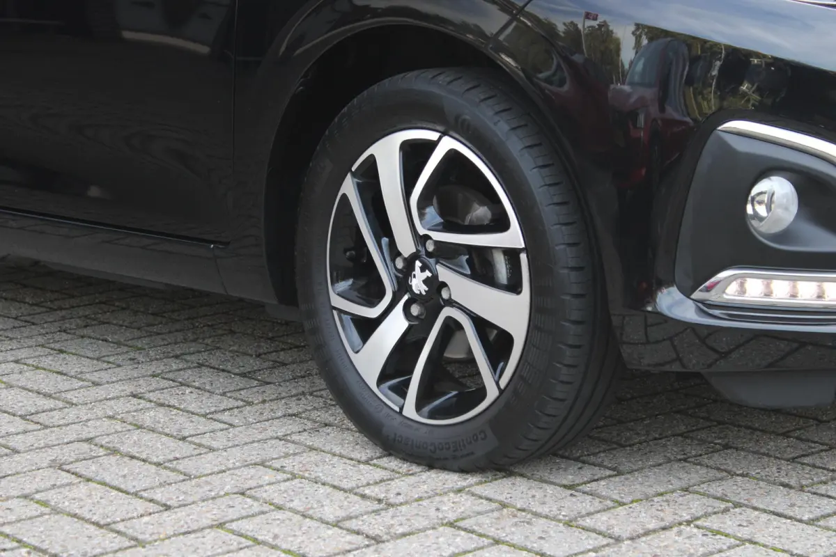 1.0 e-VTi 72PK ALLURE TOP! | CLIMATE CONTROL | ACHTERUITRIJ CAMERA | APPLE CARPLAY/ANDROID AUTO | CRUISE CONTROL | DAB+ RADIO | KEYLESS ENTRY/START | LANE ASSIST | LICHTMETALEN VELGEN |