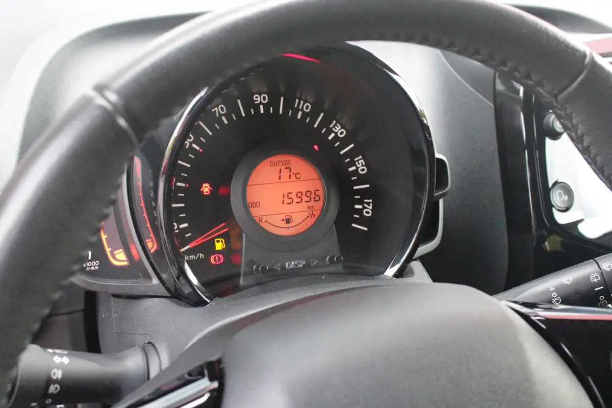 1.0 e-VTi 72PK ALLURE TOP! | CLIMATE CONTROL | ACHTERUITRIJ CAMERA | APPLE CARPLAY/ANDROID AUTO | CRUISE CONTROL | DAB+ RADIO | KEYLESS ENTRY/START | LANE ASSIST | LICHTMETALEN VELGEN |