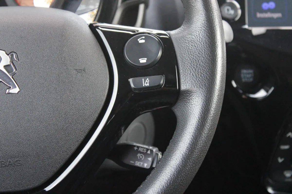 1.0 e-VTi 72PK ALLURE TOP! | CLIMATE CONTROL | ACHTERUITRIJ CAMERA | APPLE CARPLAY/ANDROID AUTO | CRUISE CONTROL | DAB+ RADIO | KEYLESS ENTRY/START | LANE ASSIST | LICHTMETALEN VELGEN |