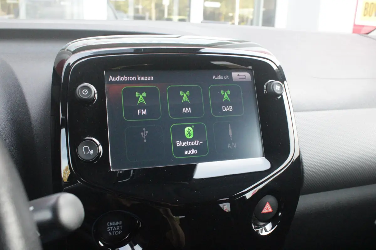 1.0 e-VTi 72PK ALLURE TOP! | CLIMATE CONTROL | ACHTERUITRIJ CAMERA | APPLE CARPLAY/ANDROID AUTO | CRUISE CONTROL | DAB+ RADIO | KEYLESS ENTRY/START | LANE ASSIST | LICHTMETALEN VELGEN |