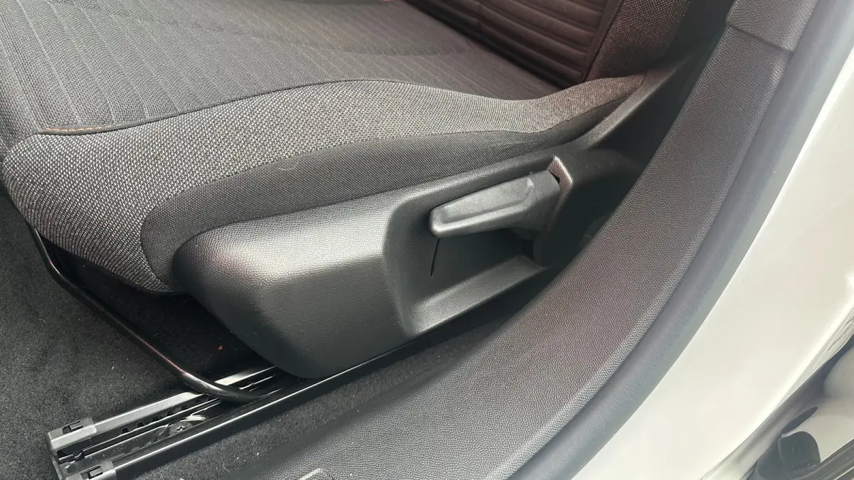EV Active Pack 50 kWh | Navigatie | Camera | Apple Carplay / Android Auto | SOH 97,56% | Achterbank in delen neerklapbaar | Achteruitrijcamera | Airco (automatisch)