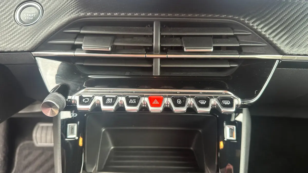 EV Active Pack 50 kWh | Navigatie | Camera | Apple Carplay / Android Auto | SOH 97,56% | Achterbank in delen neerklapbaar | Achteruitrijcamera | Airco (automatisch)