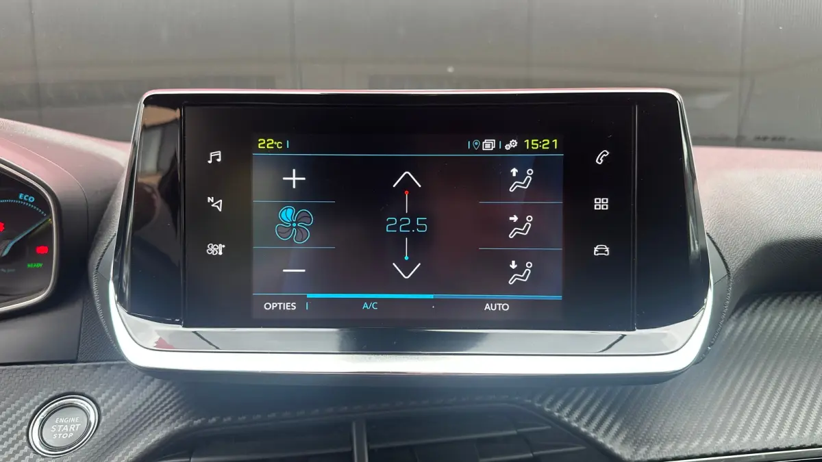 EV Active Pack 50 kWh | Navigatie | Camera | Apple Carplay / Android Auto | SOH 97,56% | Achterbank in delen neerklapbaar | Achteruitrijcamera | Airco (automatisch)