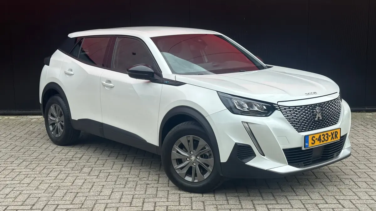 EV Active Pack 50 kWh | Navigatie | Camera | Apple Carplay / Android Auto | SOH 97,56% | Achterbank in delen neerklapbaar | Achteruitrijcamera | Airco (automatisch)