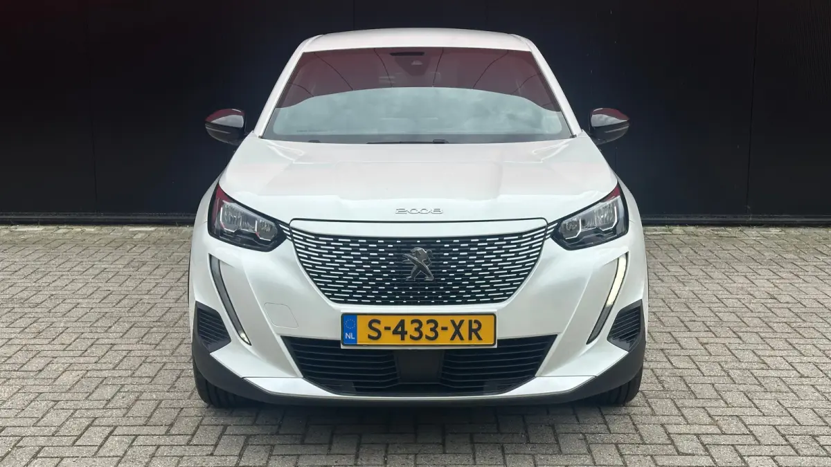 EV Active Pack 50 kWh | Navigatie | Camera | Apple Carplay / Android Auto | SOH 97,56% | Achterbank in delen neerklapbaar | Achteruitrijcamera | Airco (automatisch)
