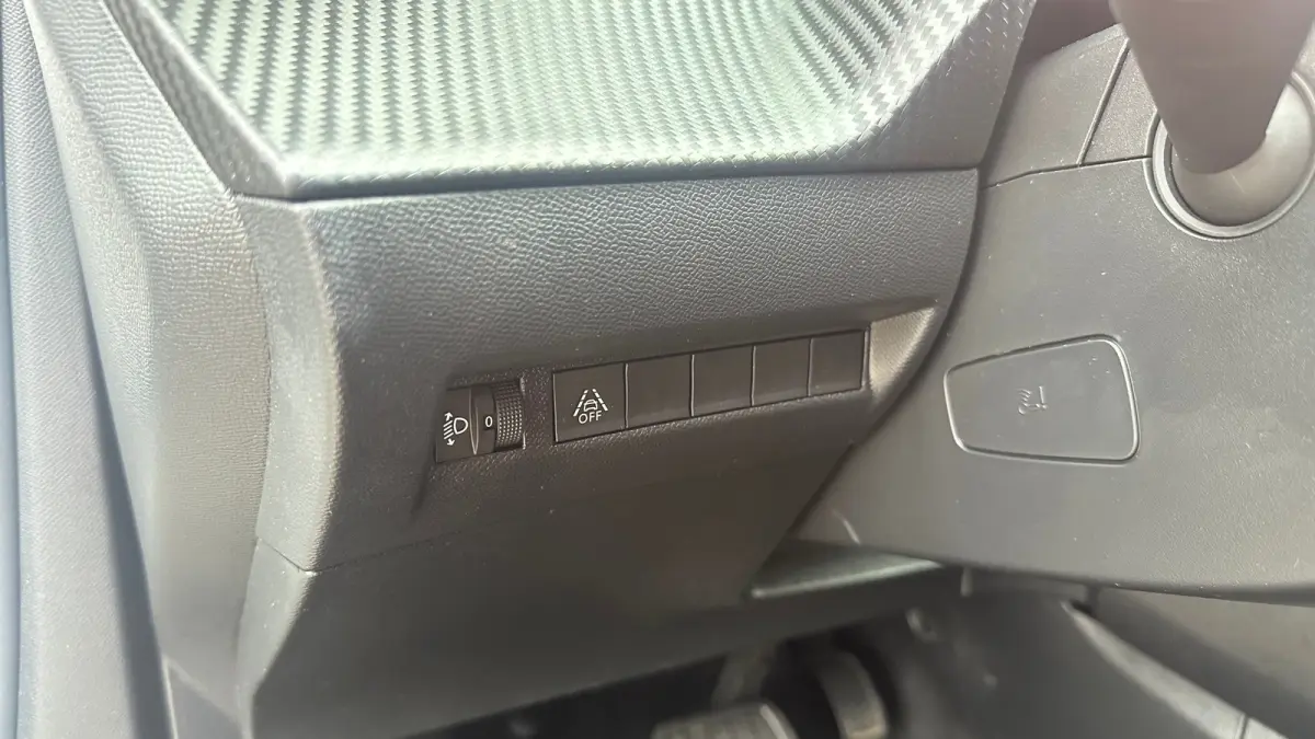 EV Active Pack 50 kWh | Navigatie | Camera | Apple Carplay / Android Auto | SOH 97,56% | Achterbank in delen neerklapbaar | Achteruitrijcamera | Airco (automatisch)