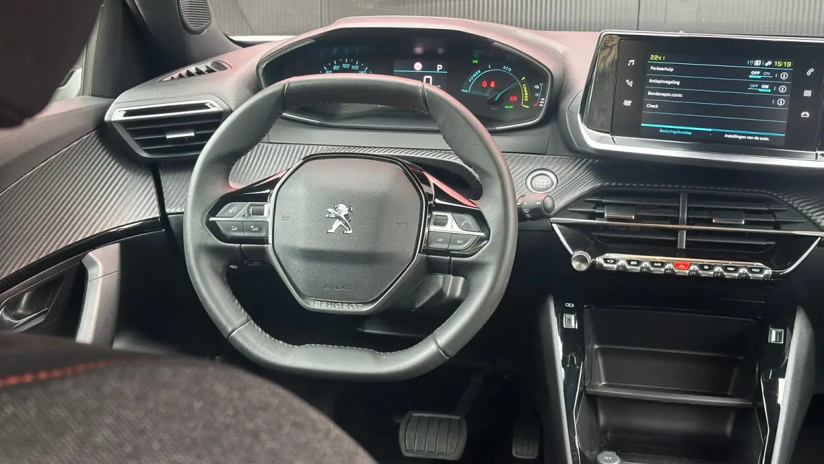EV Active Pack 50 kWh | Navigatie | Camera | Apple Carplay / Android Auto | SOH 97,56% | Achterbank in delen neerklapbaar | Achteruitrijcamera | Airco (automatisch)