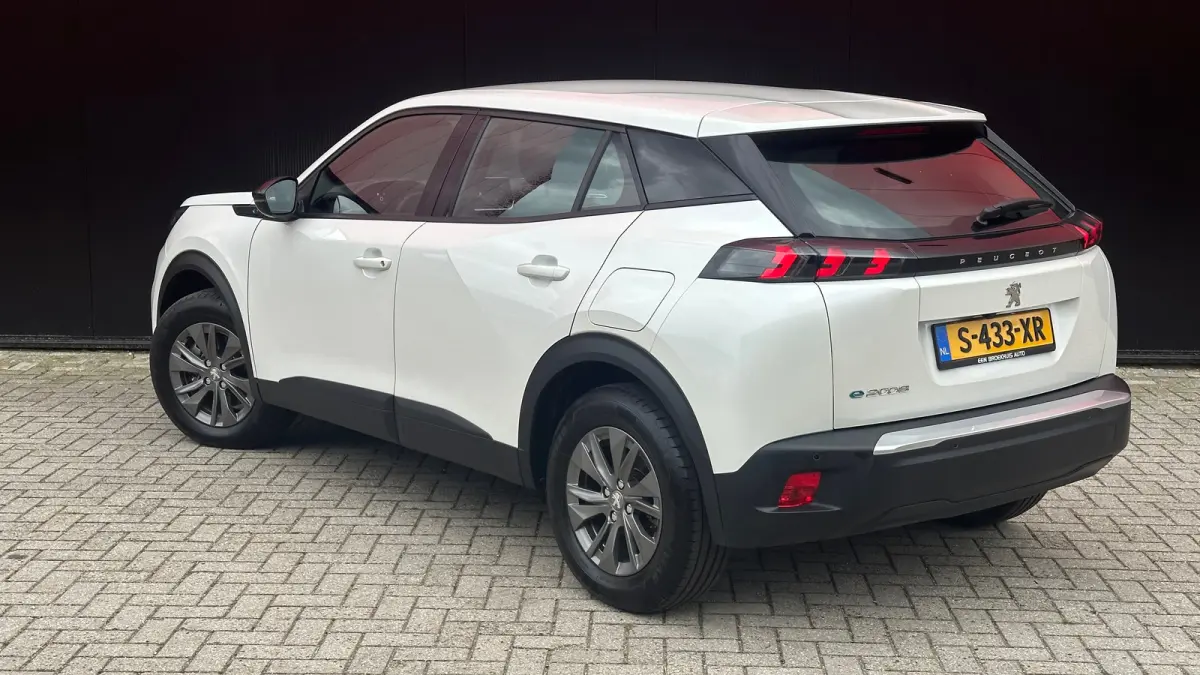 EV Active Pack 50 kWh | Navigatie | Camera | Apple Carplay / Android Auto | SOH 97,56% | Achterbank in delen neerklapbaar | Achteruitrijcamera | Airco (automatisch)
