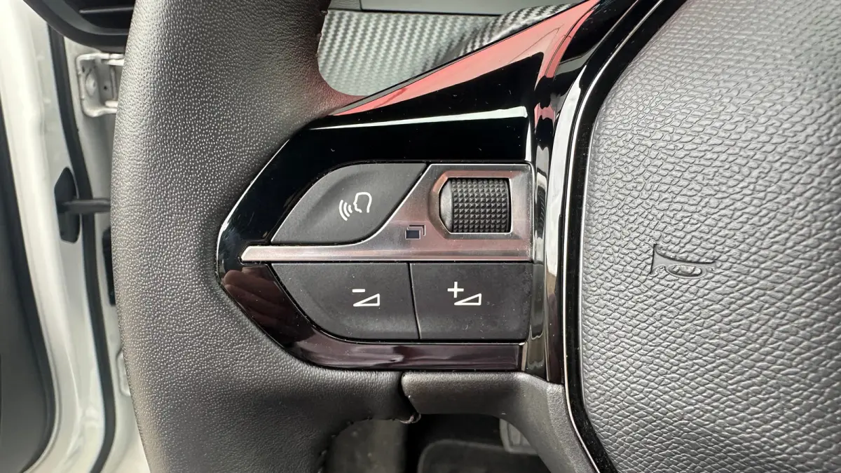 EV Active Pack 50 kWh | Navigatie | Camera | Apple Carplay / Android Auto | SOH 97,56% | Achterbank in delen neerklapbaar | Achteruitrijcamera | Airco (automatisch)