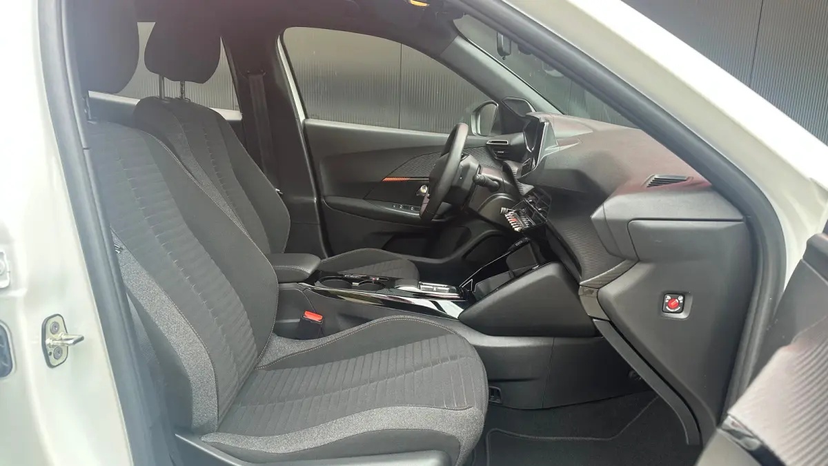 EV Active Pack 50 kWh | Navigatie | Camera | Apple Carplay / Android Auto | SOH 97,56% | Achterbank in delen neerklapbaar | Achteruitrijcamera | Airco (automatisch)