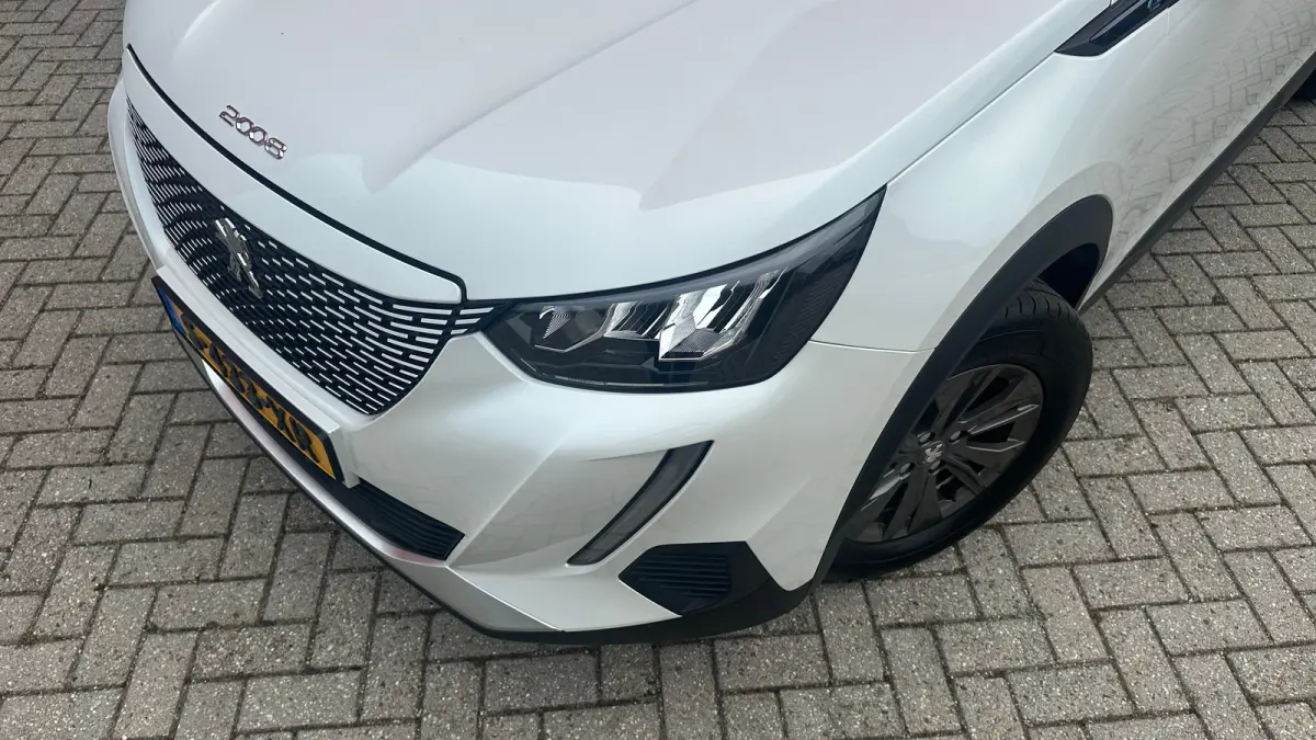 EV Active Pack 50 kWh | Navigatie | Camera | Apple Carplay / Android Auto | SOH 97,56% | Achterbank in delen neerklapbaar | Achteruitrijcamera | Airco (automatisch)