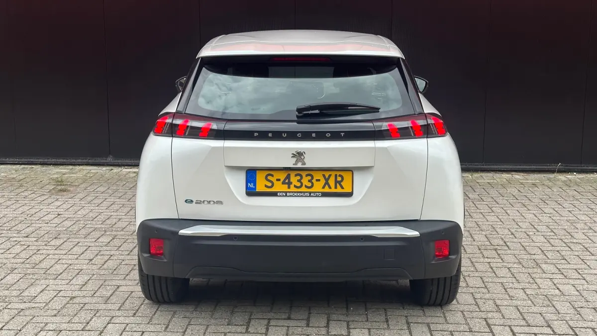 EV Active Pack 50 kWh | Navigatie | Camera | Apple Carplay / Android Auto | SOH 97,56% | Achterbank in delen neerklapbaar | Achteruitrijcamera | Airco (automatisch)