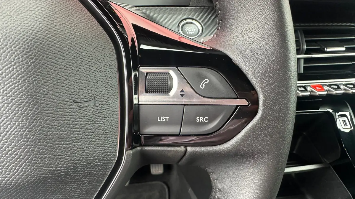 EV Active Pack 50 kWh | Navigatie | Camera | Apple Carplay / Android Auto | SOH 97,56% | Achterbank in delen neerklapbaar | Achteruitrijcamera | Airco (automatisch)