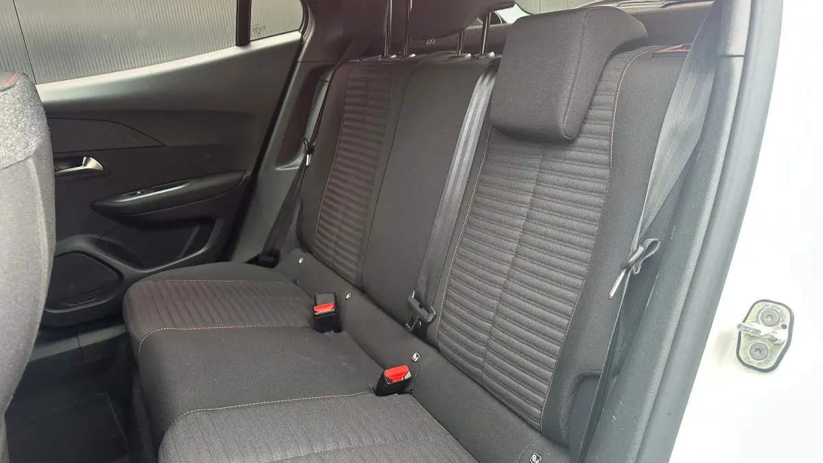EV Active Pack 50 kWh | Navigatie | Camera | Apple Carplay / Android Auto | SOH 97,56% | Achterbank in delen neerklapbaar | Achteruitrijcamera | Airco (automatisch)