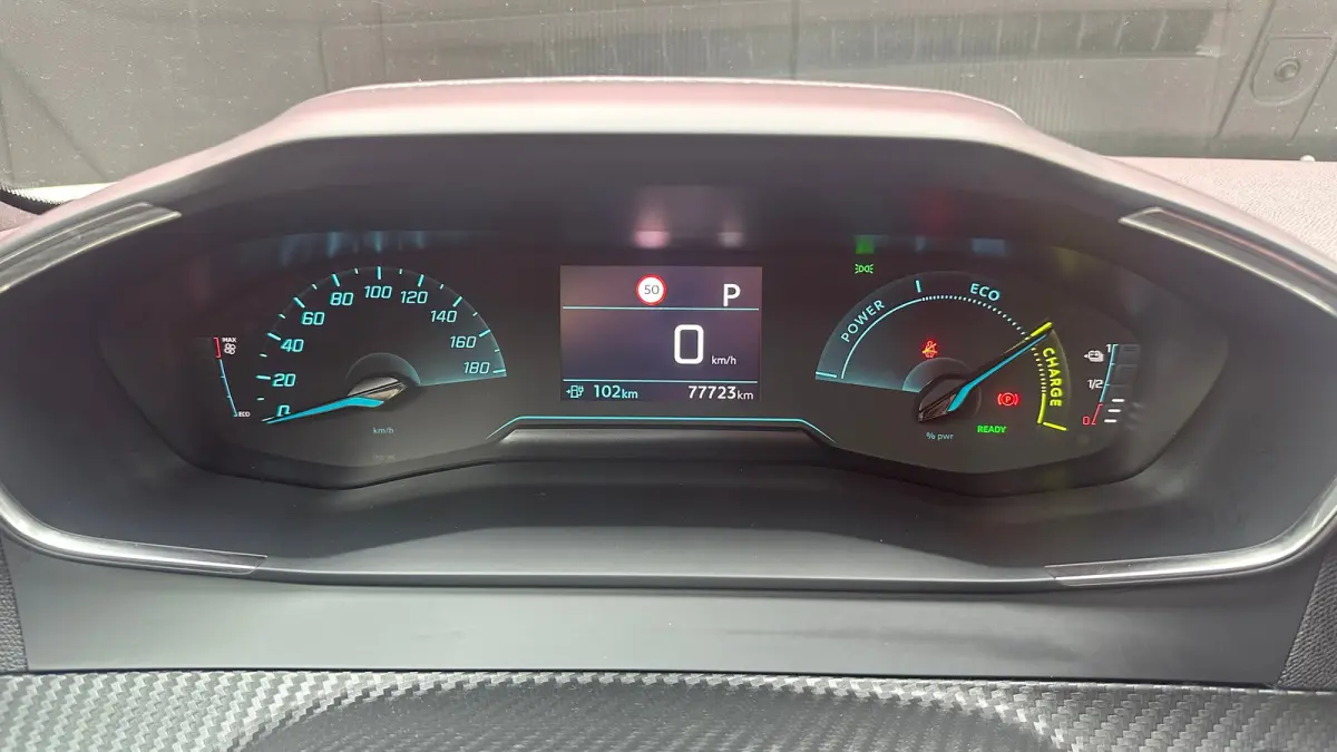 EV Active Pack 50 kWh | Navigatie | Camera | Apple Carplay / Android Auto | SOH 97,56% | Achterbank in delen neerklapbaar | Achteruitrijcamera | Airco (automatisch)