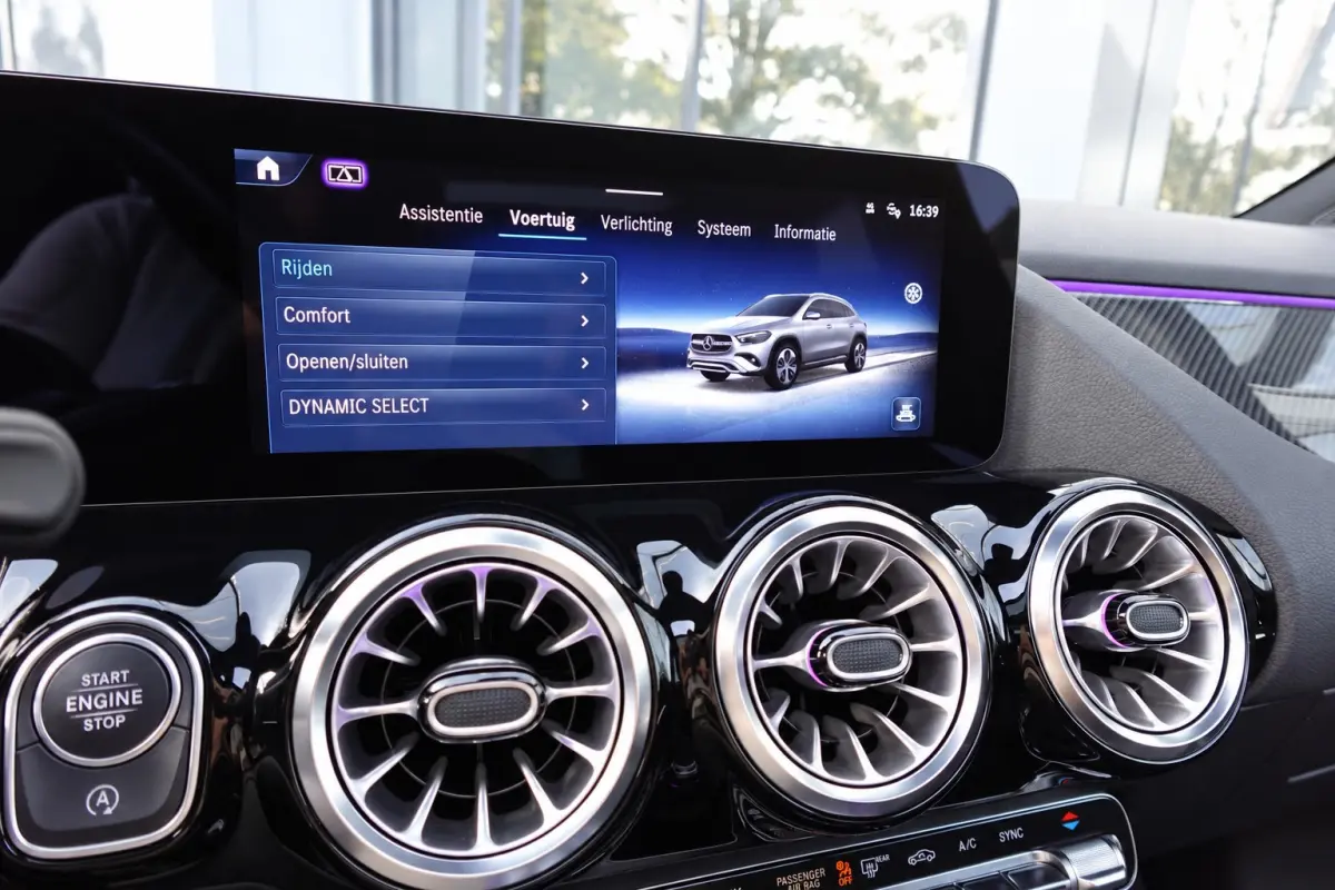 180 AMG PANO KEYLESS HUD SFEER