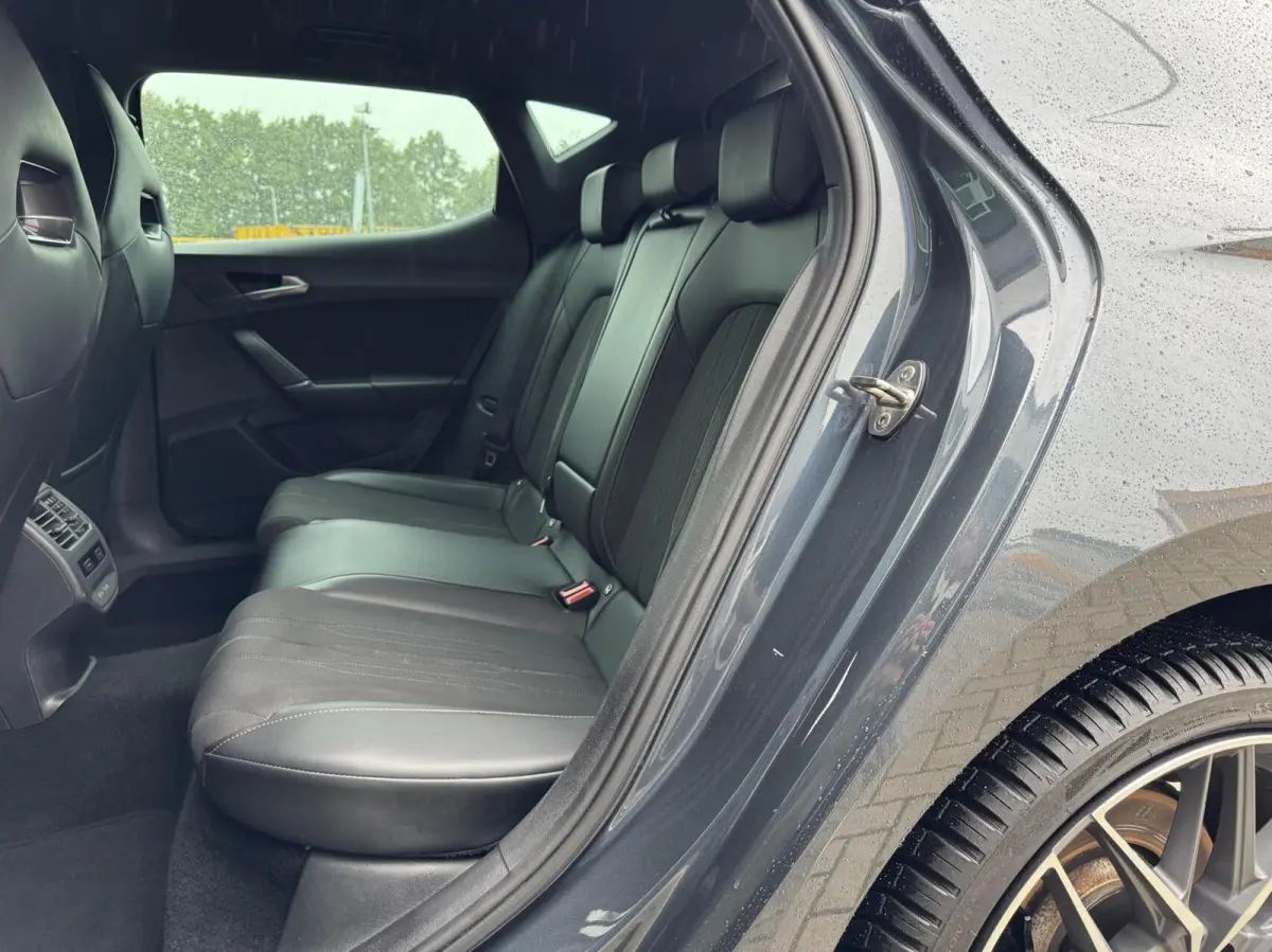 1.4 e-Hybrid VZ Business SOH 93% | Half Leder | Digital cockpit | Navigatie | Adaptive cruise | Sfeerverlichting | Sensoren