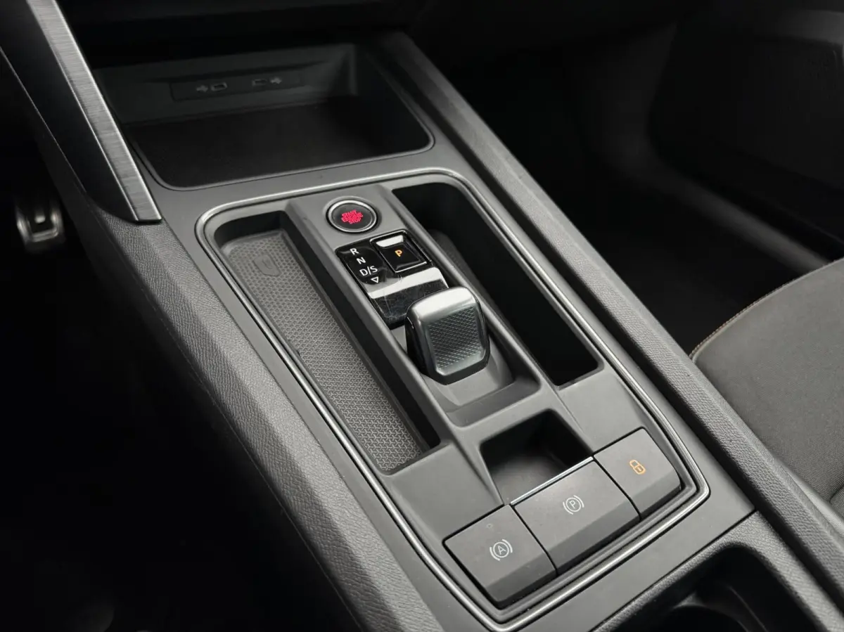 1.4 e-Hybrid VZ Business SOH 93% | Half Leder | Digital cockpit | Navigatie | Adaptive cruise | Sfeerverlichting | Sensoren