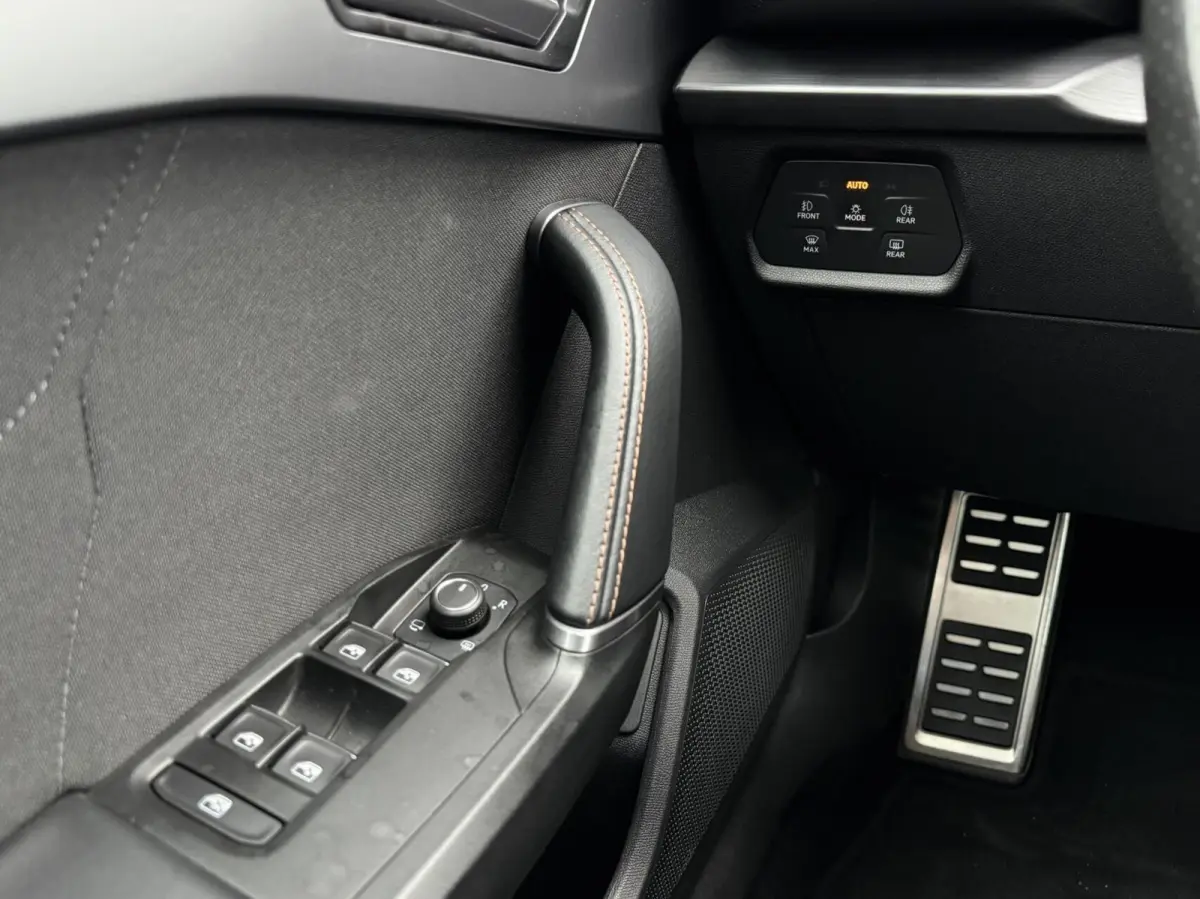 1.4 e-Hybrid VZ Business SOH 93% | Half Leder | Digital cockpit | Navigatie | Adaptive cruise | Sfeerverlichting | Sensoren