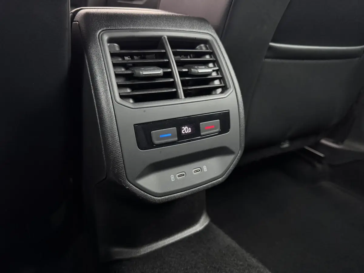 1.4 e-Hybrid VZ Business SOH 93% | Half Leder | Digital cockpit | Navigatie | Adaptive cruise | Sfeerverlichting | Sensoren