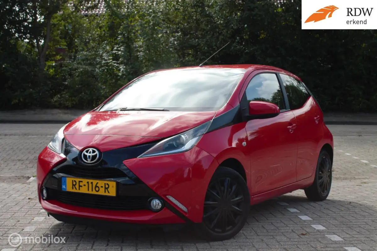 1.0 VVT-i x-play Camera & Cruise control